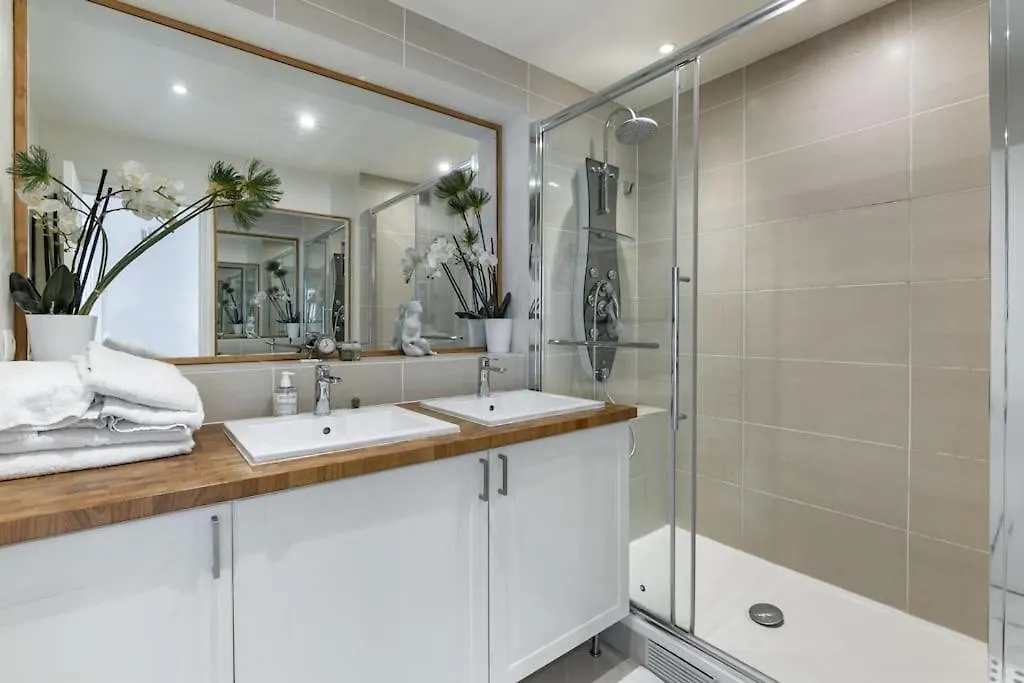Vaugirard Lecourbe 2br Avec Balcon Apartment